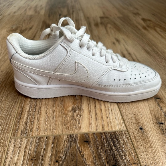 Nike Women’s Court Vision Low White Sneakers Sleek Design - Picture 8 of 8